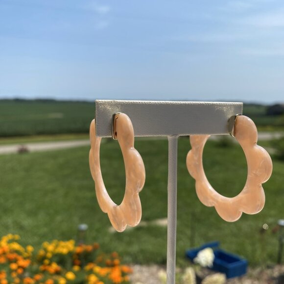 Soft Pink Resin Scalloped Hoop Earrings, Excellent Condition, No Backs/Stops - Picture 2 of 9